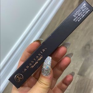 Anastasia Beverly Hills brow wiz in blonde